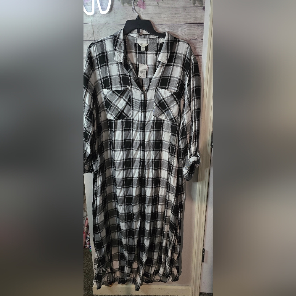 Black and White Plaid Button-Up Shirt